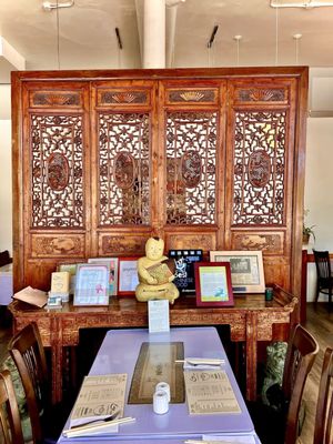 Eric's Restaurant by null