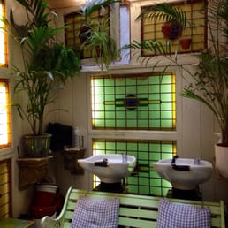 This is where they rinse your hair! Beautiful, isn't it? And don't forget to notice the funky chandeliers.