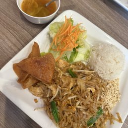 Pad Thai lunch special Pad Thai lunch special