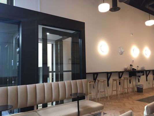 Café Humble Lion (McGill College) by null