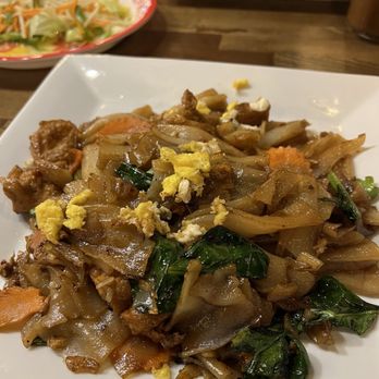 Eat Thai - Pad see ewe with tofu (very nice texture) - Thai Near Me - Ann Arbor, Michigan