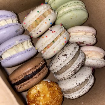 Tout Suite - Honey Lavender, Chocolate, Creme Brulee, Birthday Cake, Cookies n' Creme, Pistachio, and Rose. - Cafes Near Me - Houston, Texas
