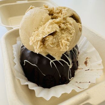 Lolley's Ice Cream - Mini bundt chocolate cake with espresso ice cream - Ice Cream & Frozen Yogurt Near Me - Monument, Colorado Lolley's Ice Cream - Mini bundt chocolate cake with espresso ice cream - Ice Cream & Frozen Yogurt Near Me - Monument, Colorado
