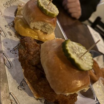 Rosemarie's Buns and Brews - Rosiemac & Nashville Hot - Burgers Near Me - San Diego, California Rosemarie's Buns and Brews - Rosiemac & Nashville Hot - Burgers Near Me - San Diego, California
