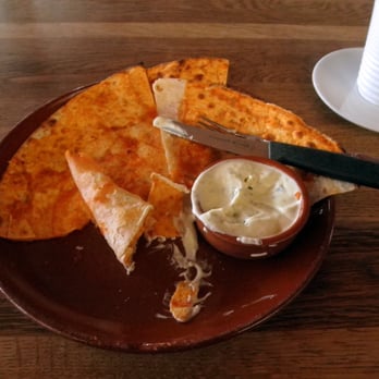 Buena Vista Tapas Bar - Tortillafladen (2,50) ..  schon welche weggefuttert ;)  und Knoblauch-Dip (1,20) - Spanish Near Me - Laboe, SH