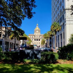City of Savannah Government - A view of the city hall from Johnson Square.