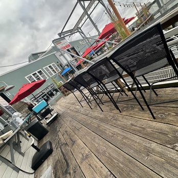 Boathouse 19 - Patio seating - Bars Near Me - Tacoma, Washington