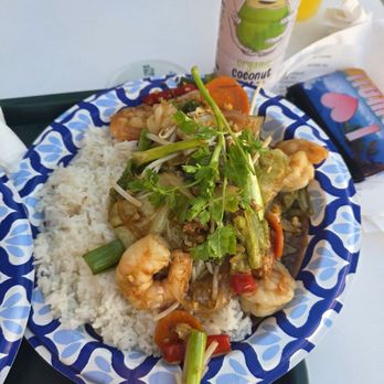 Graciously Thai - Stir-fry with shrimp, great flavor :) :) - Thai Near Me - San Clemente, California