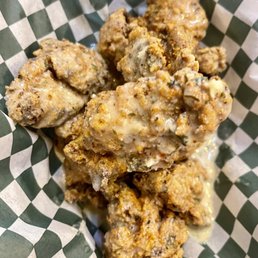 Chicken bites with garlic Parmesan sauce