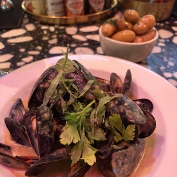 Fishmonger - Mussels - Dive Bars Near Me - Nashville, Tennessee