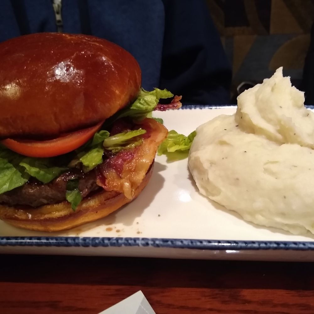 Red Lobster - Wagyu burger and mashed potatoes - Seafood Near Me - Akron, Ohio Red Lobster - Wagyu burger and mashed potatoes - Seafood Near Me - Akron, Ohio