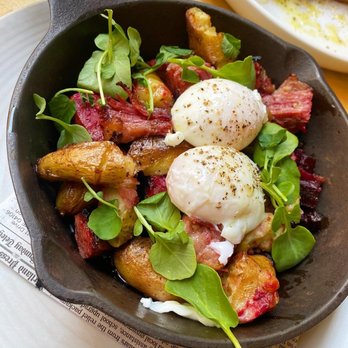 Union Restaurant - Red flannel hash & poached eggs - Cocktail Bars Near Me - Portland, Maine Union Restaurant - Red flannel hash & poached eggs - Cocktail Bars Near Me - Portland, Maine