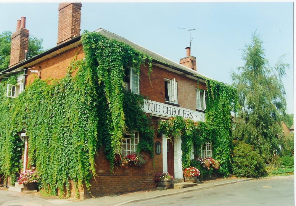 THE CHEQUERS Updated June 2024 Chequers Lane, Northampton, United