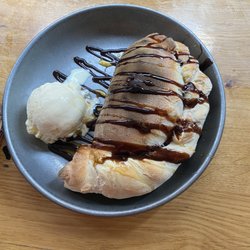 Maggie May's - S'mores calzone
