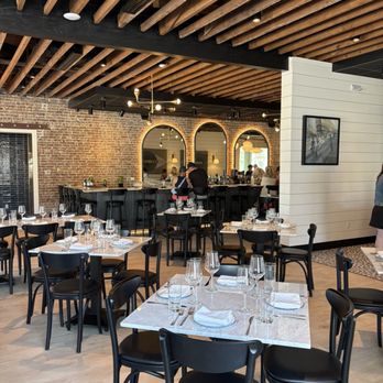 36 Granada - Front dining area and bar - Vietnamese Near Me - St. Augustine, Florida