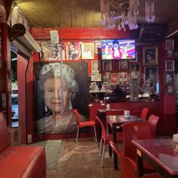 Reinas Bar