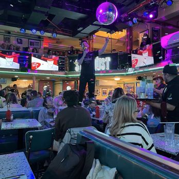 Ellen's Stardust Diner - Singer - Diners Near Me - New York, New York Ellen's Stardust Diner - Singer - Diners Near Me - New York, New York
