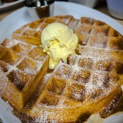 Day Day's BBQ & Waffle House