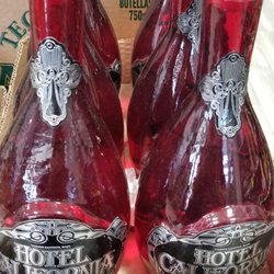 M&R Liquor - Hotel California