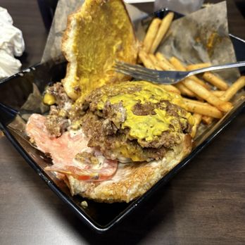 Buffalo Wild Wings - Greasy Burger - Sports Bars Near Me - Fort Oglethorpe, Georgia
