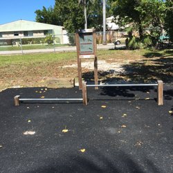 Clarence Higgs Beach - Fitness Trail - The trail is padded