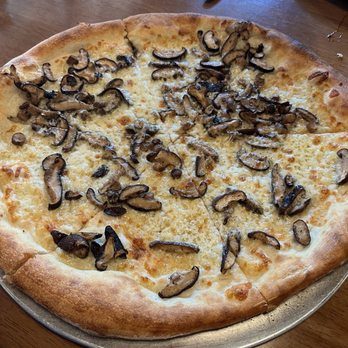 Freda's Fine Food & Drink - Shiitake mushroom white pizza - Pizza Near Me - Moorpark, California