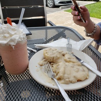 Killian Cafe & Grill - Biscuits and gravy - Breakfast & Brunch Near Me - Miami, Florida Killian Cafe & Grill - Biscuits and gravy - Breakfast & Brunch Near Me - Miami, Florida