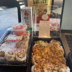 Sushi & dried chili mango
