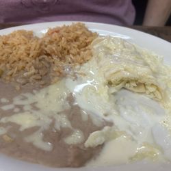 El Maguey Mexican Grill - You can see the unmelted cheese in the enchilada.