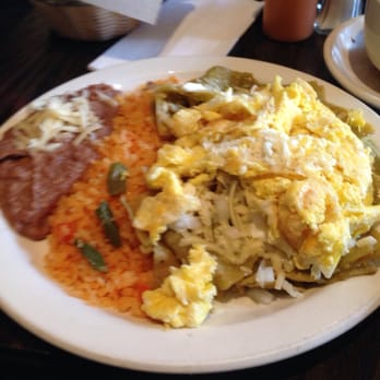 Cafe con Leche - Chilaqueles con salsa verde! - Mexican Near Me - Chicago, Illinois Cafe con Leche - Chilaqueles con salsa verde! - Mexican Near Me - Chicago, Illinois