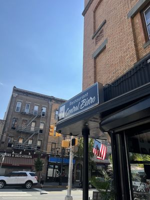 Central Bistro by null