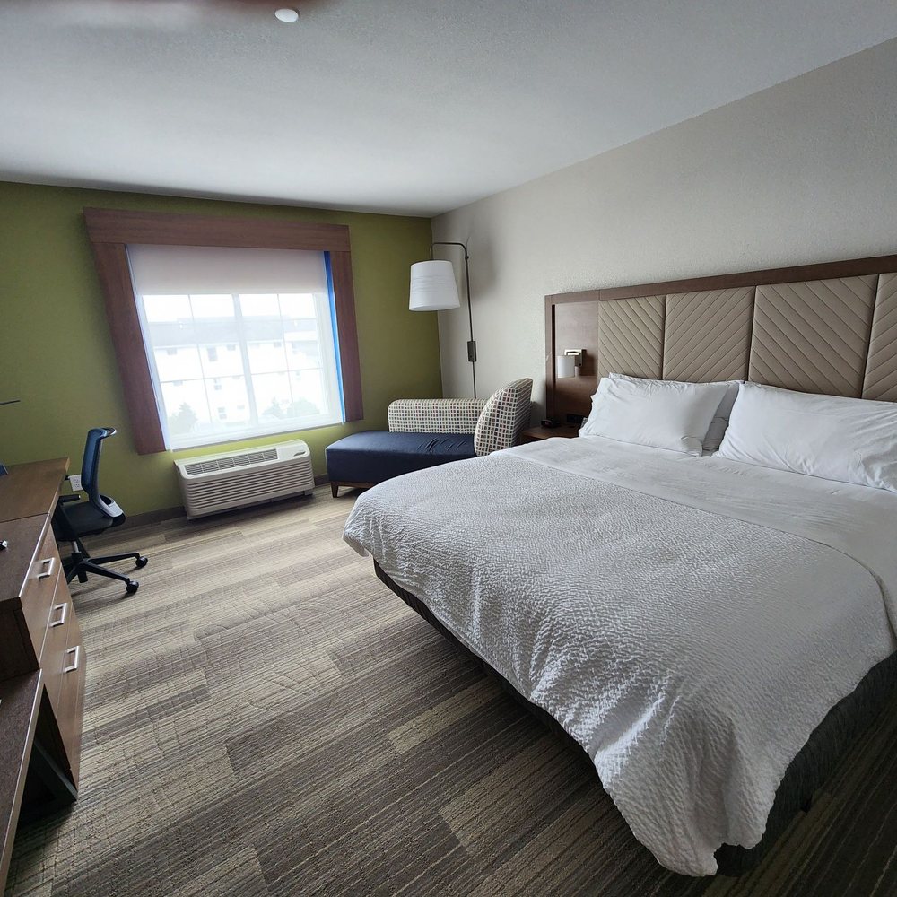 Holiday Inn Express Wells-Ogunquit-Kennebunk - Hotels Near Me - Wells, Maine Holiday Inn Express Wells-Ogunquit-Kennebunk - Hotels Near Me - Wells, Maine