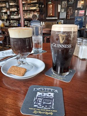 Devitts Pub by null