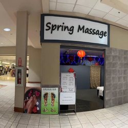 Spring Massage - Massage in the mall