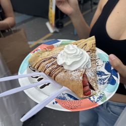 Downtown Ventura Farmers' Market - strawberry and chocolate crepe // ig: @nigirigirlsforever
