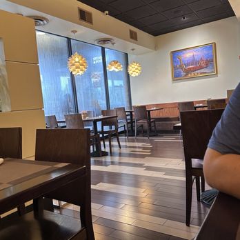 Yindee Thai Restaurant - Clean simple setting. - Thai Near Me - Springfield, Virginia Yindee Thai Restaurant - Clean simple setting. - Thai Near Me - Springfield, Virginia