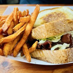 Grumps Burgers - Glen Rose - BLT with Sweet Potato Fries