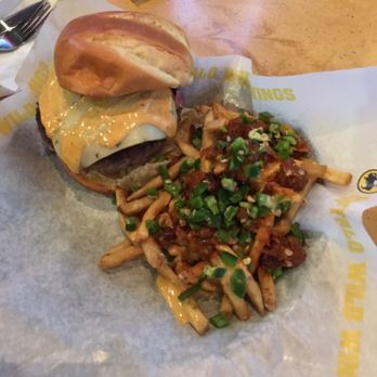 Buffalo Wild Wings - Nacho burger - Chicken Wings Near Me - Austintown, Ohio