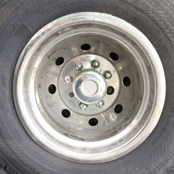 Roesch Ford - The hole on the left shows the real lug nuts.  The hole on the right should have a hollow lug nut.  Several others were spun, but hung on.