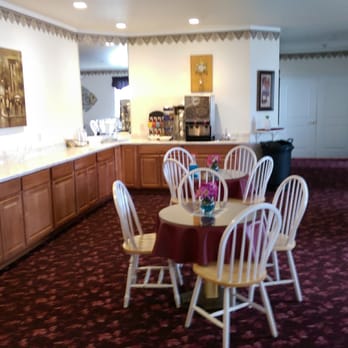 Ocean View Inn - Free coffee, tea, water and seating with a tv where breakfast is available at 6am - Hotels Near Me - Crescent City, California