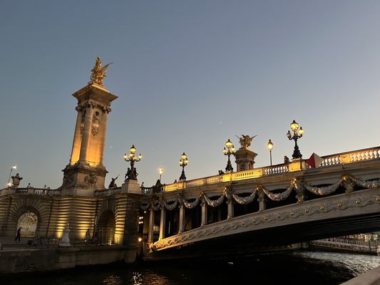 Bateaux Parisiens by null