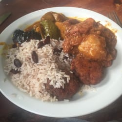Bendula Bar & Restaurant - Rice & Peas,Fish cakes,vegetable curry & Chicken Domada