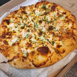 Leucadia Pizzeria & Italian Restaurant - Roasted Garlic Chicken Pizza