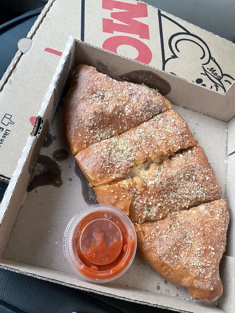 Mozzi's Pizza Logo
