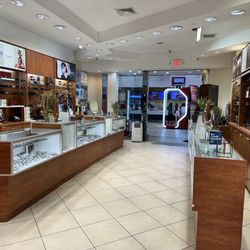 Cohen's Fashion Optical - Shop view