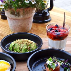 Fru Munk - Brunch at Fru Munk in old town Dragør. Choose from 3, 5 or 7 delicious little plates.