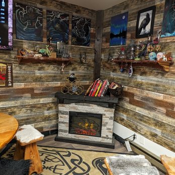 Oppegaard Meadery - a living room with a fireplace - Meaderies Near Me - Tukwila, Washington