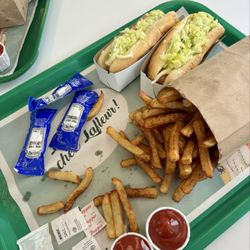 Frites / French Fries Hot dog vapeur / Steamed Hot Dog