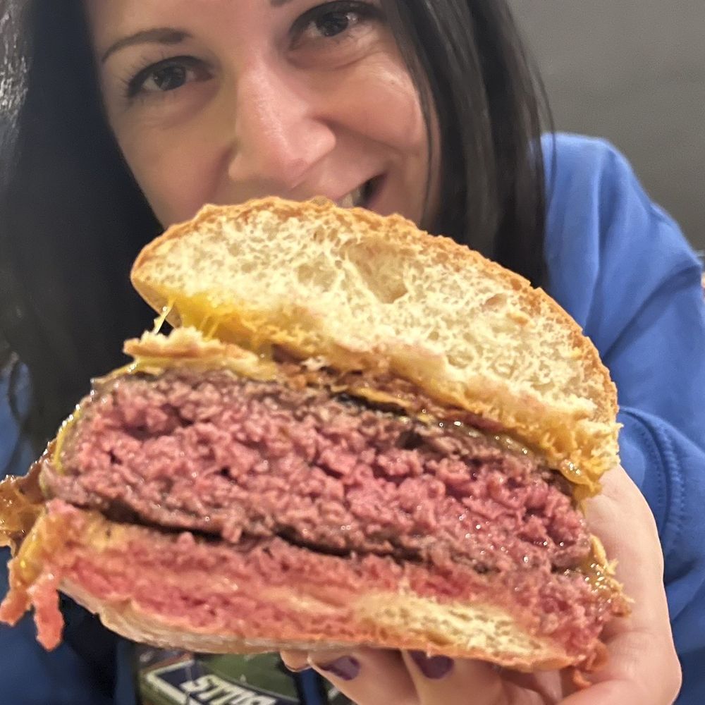 Mexique cafe - beautifully cooked burger - French Near Me - Brooklyn, New York