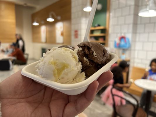 Jeni's Splendid Ice Creams by null